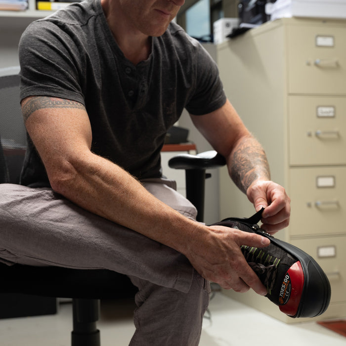 Toes2Go Adjustable Steel Toe Cap Overshoes protect the toe from crushing, stubbing or crushing injuries. Turn any footwear into steel toe cap boots